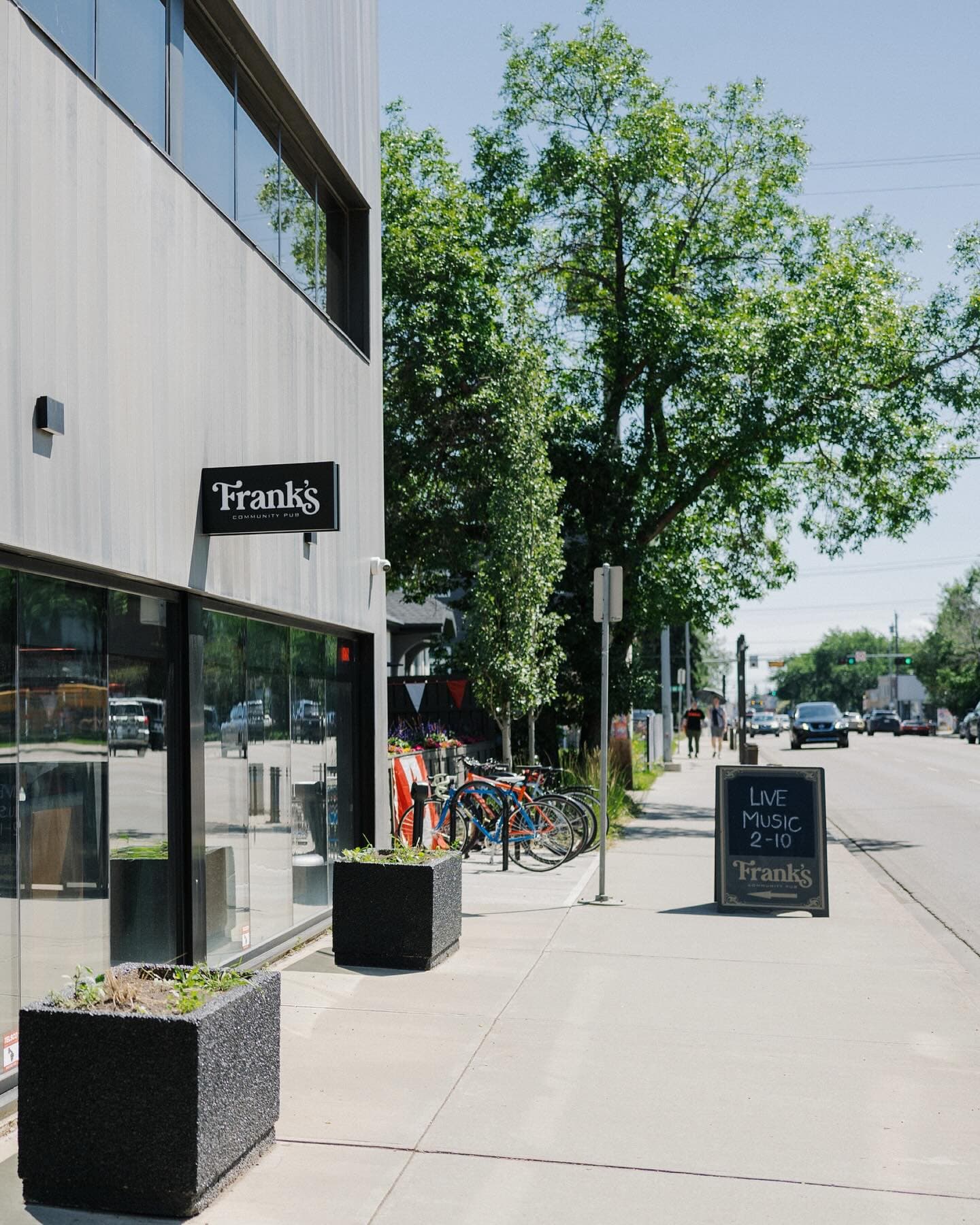 Frank's Community Pub - Image 2