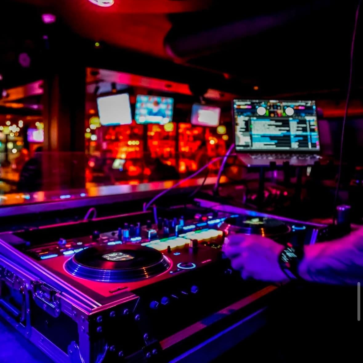 The Cabin Pub + Party - Image 3